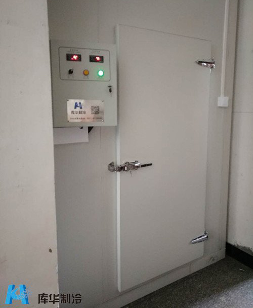 冷庫門和冷庫監(jiān)控控制箱